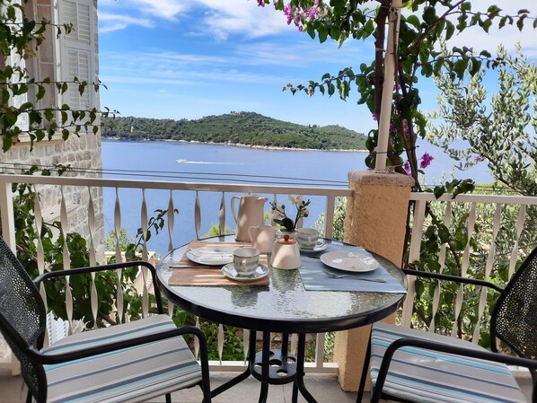 Outdoor dining - Apartments Kirigin - One Bedroom Apartment with Terrace and Sea View - First Floor (Dubrovnik)