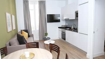 1 habitación, caja de seguridad en la habitación y muebles diferentes
