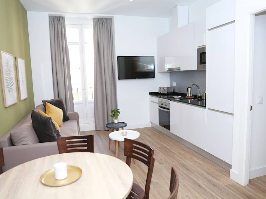 Leilighet – superior, 2 soverom, balkong | Safe på rommet, individuelt innredet, blendingsgardiner og lydisolert