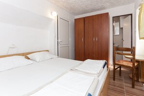 2 bedrooms, desk, soundproofing, iron/ironing board