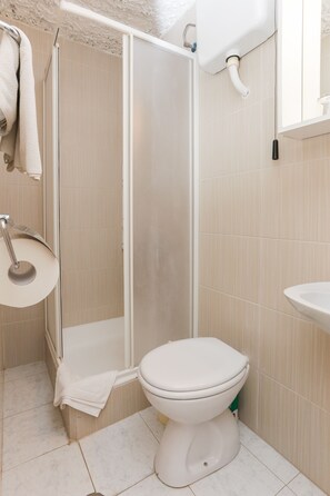 Free toiletries, hair dryer, towels, toilet paper