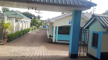 Pintu masuk properti