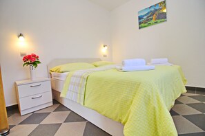 1 chambre, fer et planche à repasser, Wi-Fi, literie fournie
