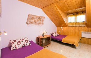 2 عدّة غرف نوم ومكواة/لوح كي وواي فاي مجانًا وملاءات أسرّة