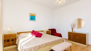1 bedroom, internet, bed sheets