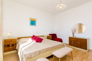 1 bedroom, internet, bed sheets