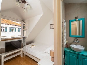 1 habitación, tabla de planchar con plancha, internet y ropa de cama 