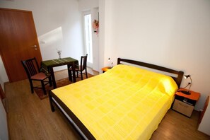 WiFi, bed sheets