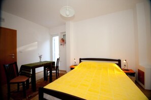WiFi, bed sheets