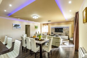 Interior - Villa Pave - Six-Bedroom Villa with Terrace and Swimming Pool (Dubravka)