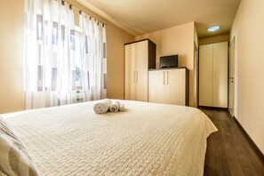 6 habitaciones, tabla de planchar con plancha y wifi gratis 