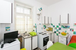 Fridge, oven, stovetop, dishwasher - Apartment Blue & Green - Two-Bedroom Apartment with Terrace and Garden View (Dubrovnik)