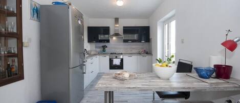 Fridge, microwave, oven, stovetop