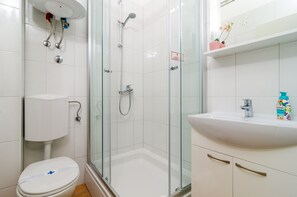 Hårføner og håndklær