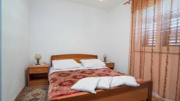 1 quarto, acesso à internet, roupa de cama