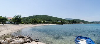 Apartments Gusti - Studio Apartment with Terrace and Sea View