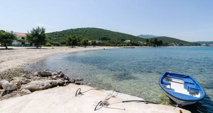 Apartments Gusti - Studio Apartment with Terrace and Sea View