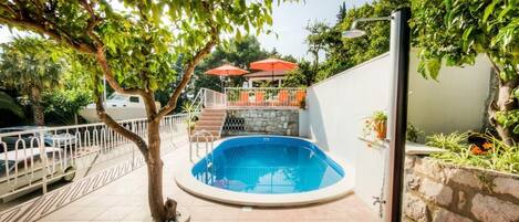 Outdoor pool, pool loungers