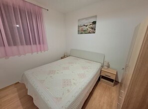 1 bedroom, WiFi, bed sheets