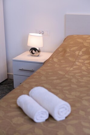 WiFi, bed sheets