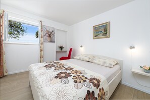 2 bedrooms, WiFi, bed sheets