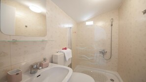 Hair dryer, towels - Apartments Villa Angela - Studio with Terrace and Sea View (Baška Voda)