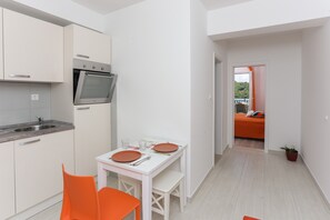 Kühlschrank, Ofen, Herdplatte, Geschirrspüler