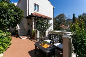 Terrace/patio - Apartments Marina - One Bedroom Apartment with Balcony and Sea View (Zaton)