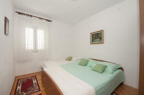 1 bedroom, WiFi, bed sheets