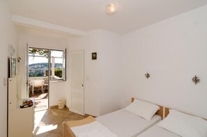 1 bedroom, WiFi, bed sheets