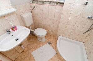 Towels - Guest House Misita - Triple Room with Balcony and Sea View (Dubrovnik)