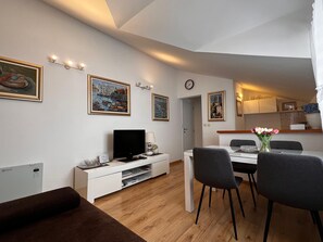 Interior - Guest House Kono - One-Bedroom Apartment with Patio and Sea View (Dubrovnik)