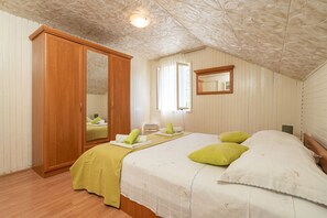 3 chambres, fer et planche à repasser, Wi-Fi, draps fournis