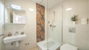 Hair dryer, towels - Apartments Villa Angela - Studio with Balcony and Sea View (Baška Voda)