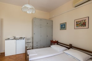 Iron/ironing board, WiFi