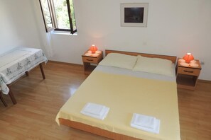 2 chambres, accès à Internet, literie fournie
