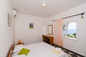 3 bedrooms, WiFi, bed sheets - Holiday Home Blue Vineyard- Three Bedroom House with Terrace and Sea View (Potomje)