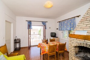 Interior - Holiday Home Blue Vineyard- Three Bedroom House with Terrace and Sea View (Potomje)