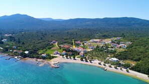 On the beach - Apartments Lemeš - Comfort Studio Apartment with Terrace Ap3 (Drace)