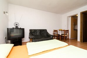 Iron/ironing board, WiFi, bed sheets - Apartments Lemeš - Comfort Studio Apartment with Terrace Ap3 (Drace)