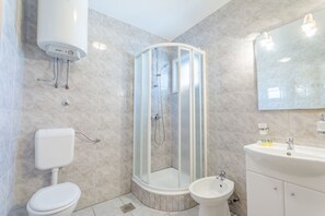 Hårtork och handdukar