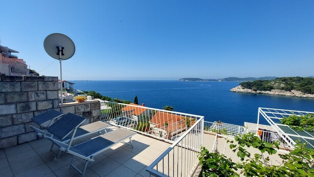 A rooftop terrace with a view of the sea, a satellite dish, and a railing. - Apartments Matea - Two-Bedroom Apartment with Sea View and Balcony (Stikovica)