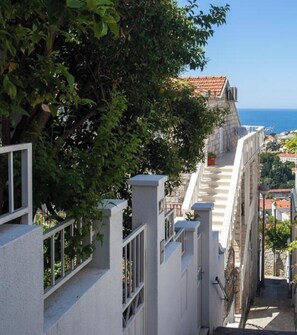 Property grounds - Guest House Kono - Two Bedroom Apartment (Dubrovnik)