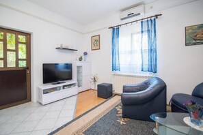 LCD TV