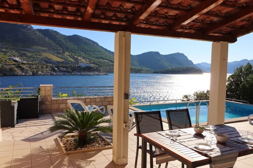 Villa Silencia - Two-Bedroom Villa with Private Pool and Sea View