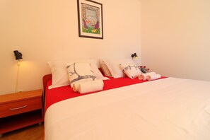 2 bedrooms, iron/ironing board, WiFi, bed sheets - Villa Silencia - Two-Bedroom Villa with Private Pool and Sea View (Trstenik)