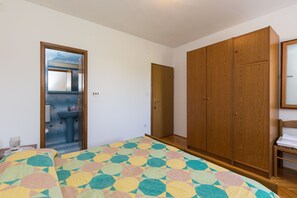 3 bedrooms, free WiFi, bed sheets - Apartments Kisic-Three Bedroom Apartment with Sea View (Mlini)