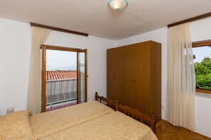3 bedrooms, free WiFi, bed sheets - Apartments Kisic-Three Bedroom Apartment with Sea View (Mlini)
