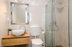 Bathtub, hair dryer, towels - Ploce Apartments-One-Bedroom Apartment with Terrace and Sea View - Ante Topića Mimare 10 Street (Veliki) (Dubrovnik)