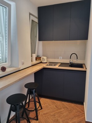 Fridge, stovetop, cookware/dishes/utensils